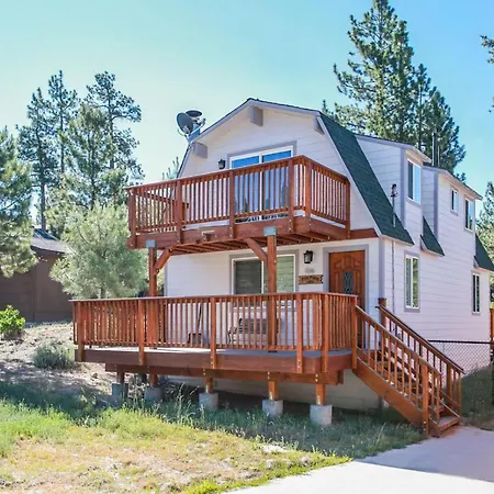 Five Pines - Beautifully Remodeled Gambrel Cabin With Hot Tub And Fenced Yard!